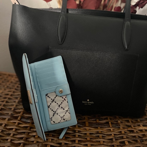 Teal Kate Spade wallet - Picture 1 of 3